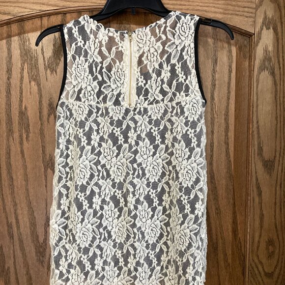 Lined Lace Sleeveless Top, Black and Cream, Women's size M - Picture 3 of 5
